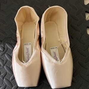 Russian Pointe Rubin Classic Ballet Pointe Flats in Light Pink